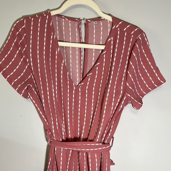 Amazon Elegant Striped Pinkish/Red Dress with Tie Waist Vneck Size Medium - Picture 4 of 10